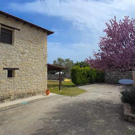 بيت للعطل Artis Stone Heaven Retreat *