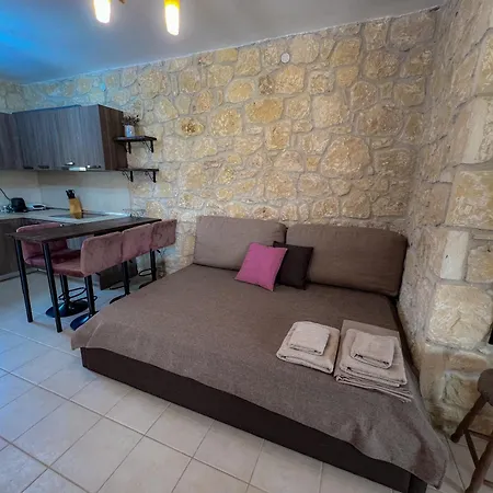Artis Stone Heaven Retreat בית נופש